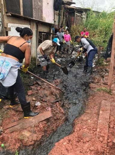 Mutirões de Limpeza e Obras: Mãos que Transformam Ruelas